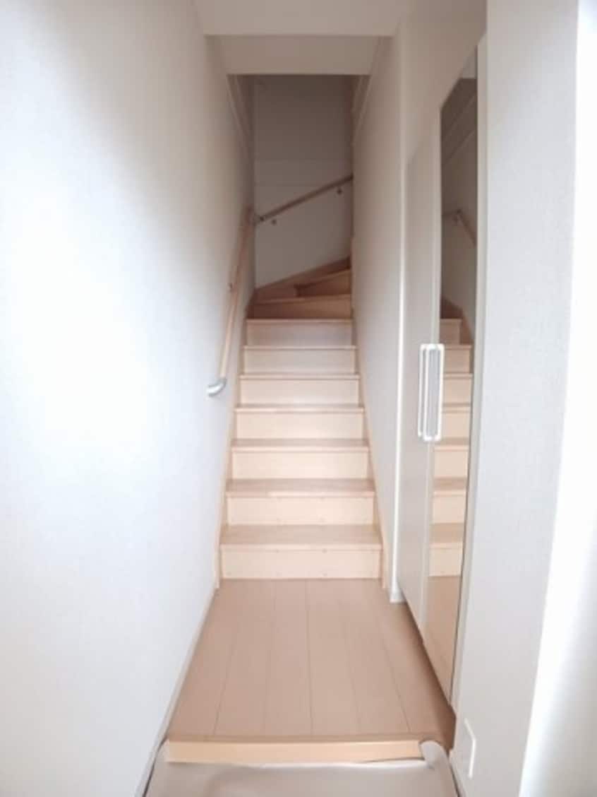 収納もある玄関です ハーヴェスト袖村　Ｃ