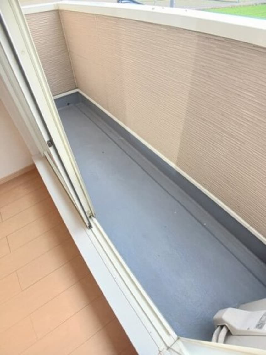 開放的で明るい空間を演出してくれるバルコニーです グランド　フィールドＣ