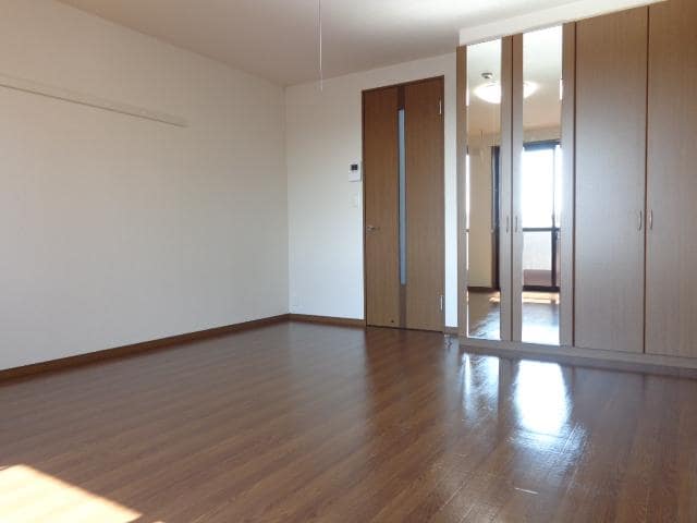 室内 ヴァンルージュ