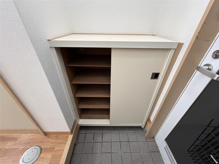 シューズボックス メゾン瀬理奈B棟