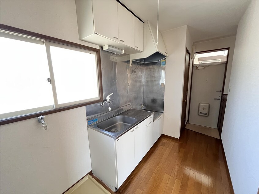 キッチン　浴室側より パルムノバB棟