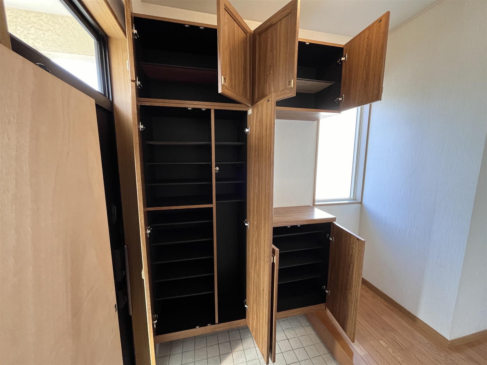 シューズボックス 新井田野田貸家