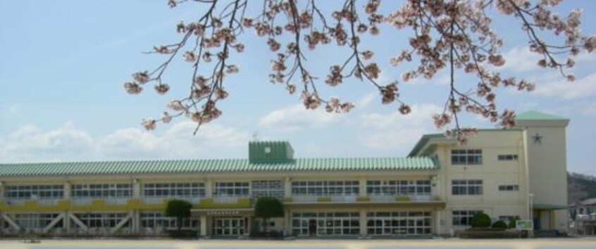 長内小学校(小学校)まで1569m コーポ中の橋