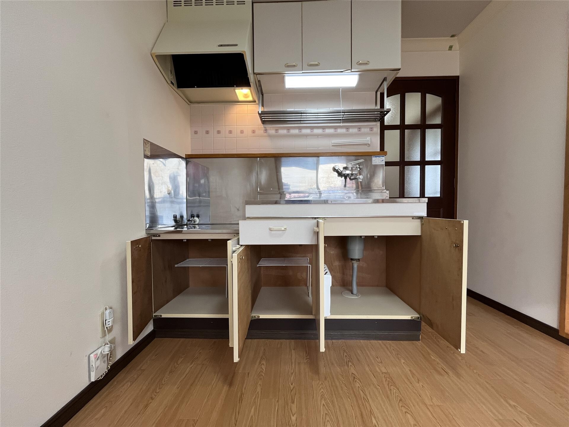 キッチン収納 コーポ中の橋