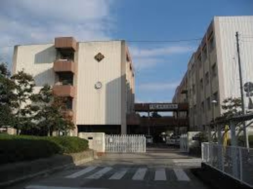 高松市立太田中学校まで919ｍ ルリアンⅡ