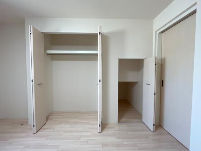 クローゼット ルリアンⅡ