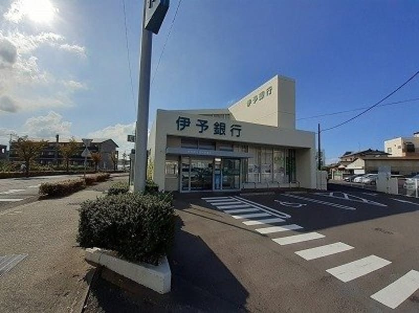 伊予銀行高松東支店様まで500m ラ・フォーレ１０Ｂ