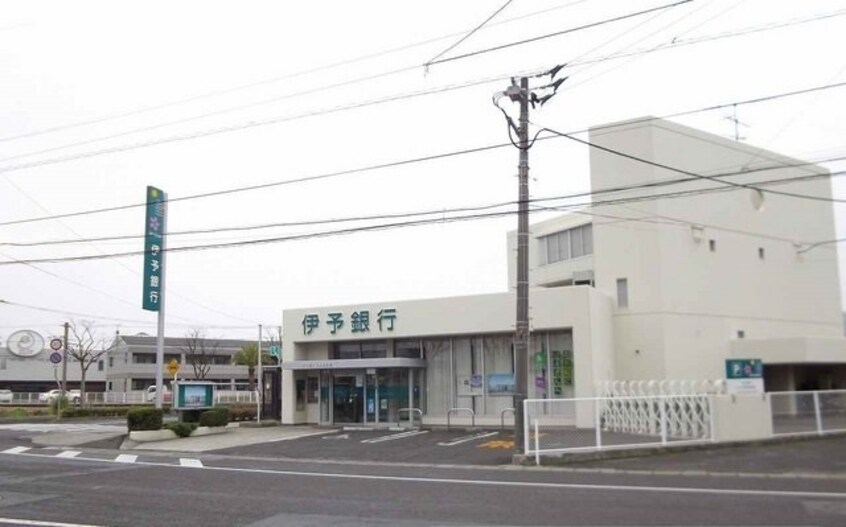 伊予銀行高松東店様まで450m オプスＫＡＭＩＦＵＫＵＯＫＡ