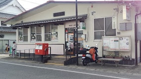 高松仏生山郵便局(郵便局)まで1777m マリナ　アーク　ガーデンＢ
