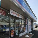 ローソン 高松牟礼町店(コンビニ)まで997m ヴィラナリー牟礼