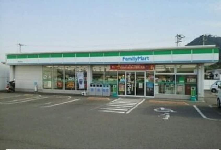 ファミリーマート高松香西北店様まで400m サン　マーベラス　Ｂ