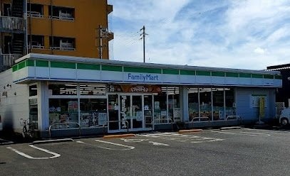 ファミリーマート高松国際ホテルまで450m ベルエア木太Ａ