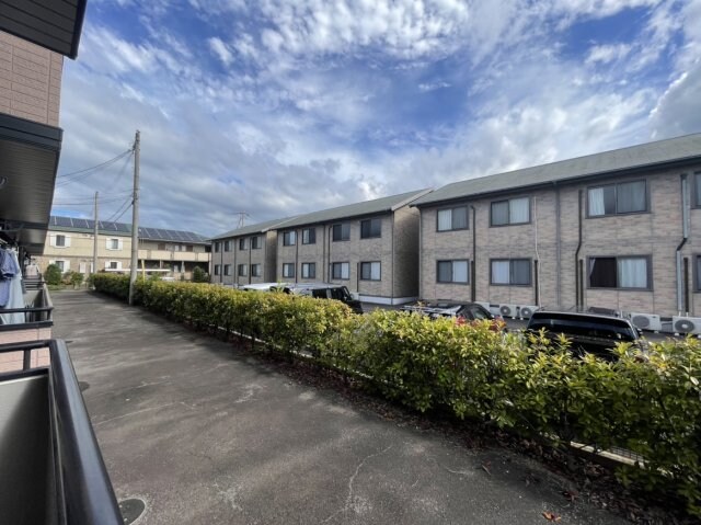  ユイマール　ガーデン　B棟