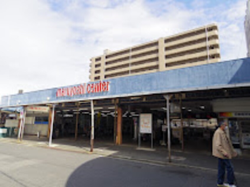 マルヨシセンター鶴市店(スーパー)まで931m クラール鶴市フロイデＣ