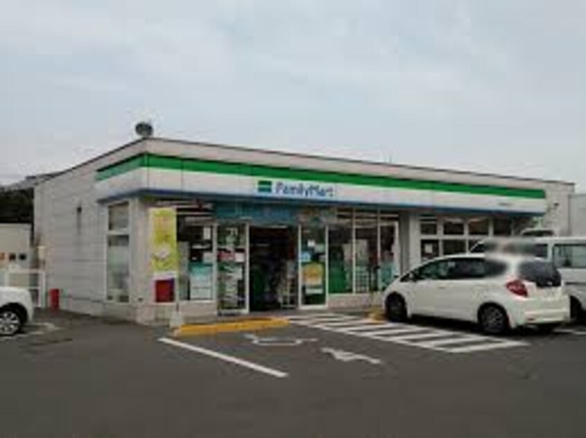 ファミリーマート 鶴市明見店(コンビニ)まで269m レジデンス一本松 C棟