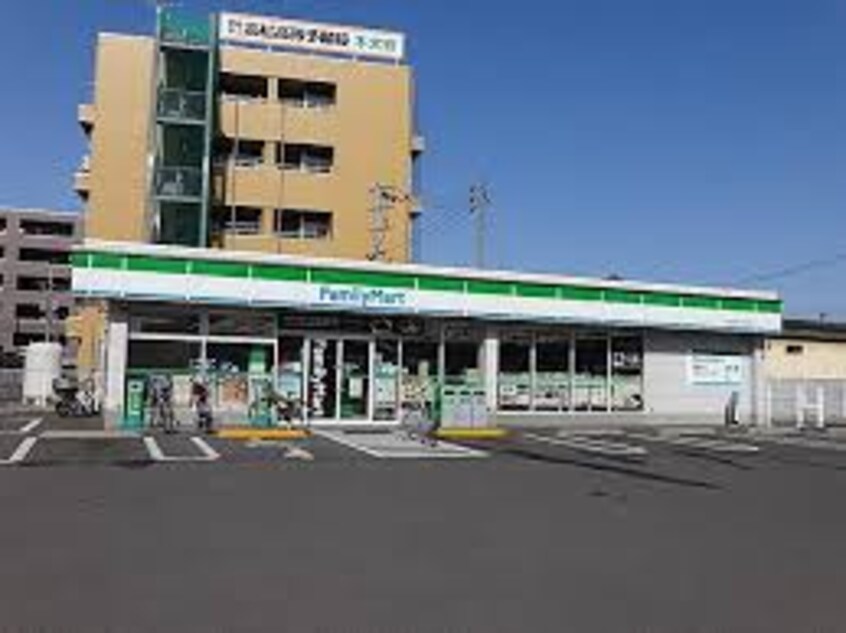 ファミリーマート 高松国際ホテル前店(コンビニ)まで545m ベルエア木太Ａ
