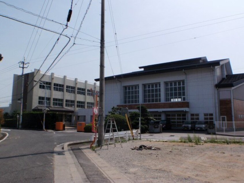 丸亀市立飯野小学校まで250m ビサンレジデンスⅡ