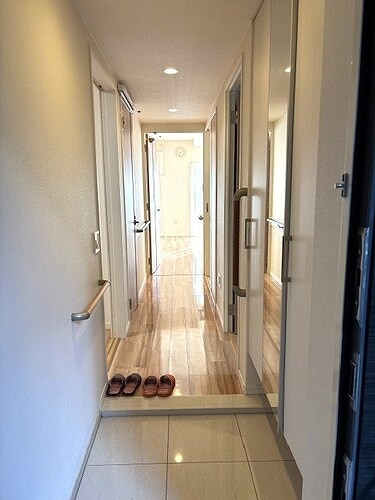 玄関から廊下 アルファパークナード高松ザ・タワー