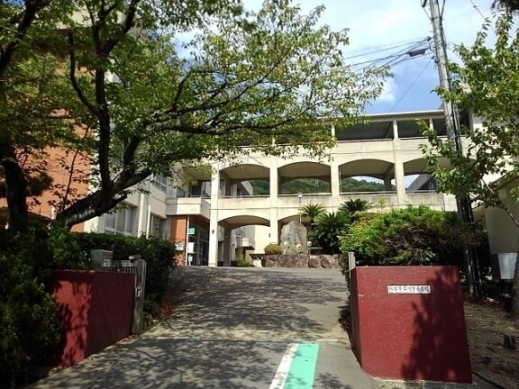 坂出市立川津小学校まで1500m アムール幸　Ａ