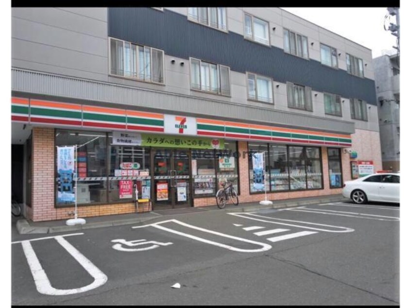 セブンイレブン札幌北22条店(コンビニ)まで308m レブニーズ　ザ・レジデンス　N21