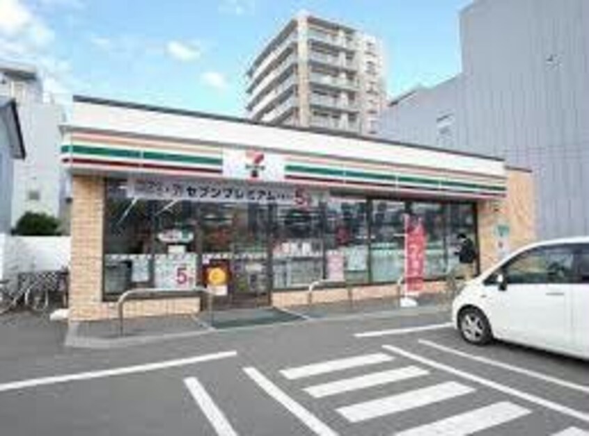 セブンイレブン札幌北13条東駅前店(コンビニ)まで294m ノースビレッジ本江