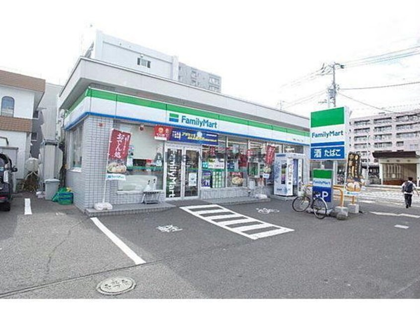 ファミリーマート札幌北32条西4丁目店(コンビニ)まで159m コローレN32イースト