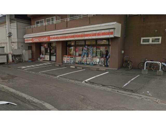 セイコーマートあきもと店(コンビニ)まで207m 仮)N27W3 MS