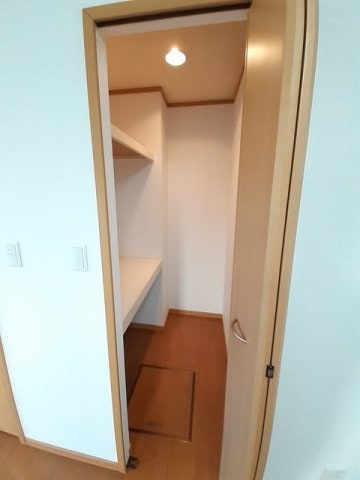  ニルヴァーナ　ビエンネ