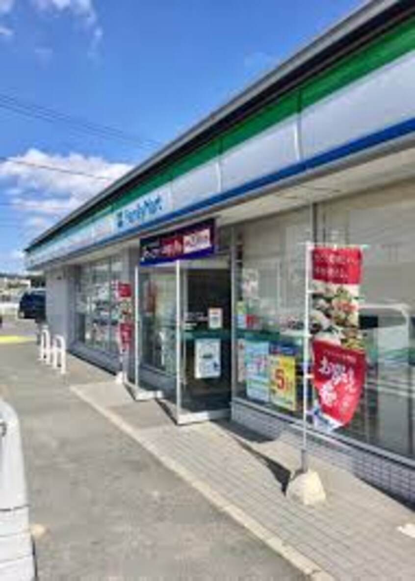 ファミリーマート マスカット球場前店(コンビニ)まで561m コンフォート