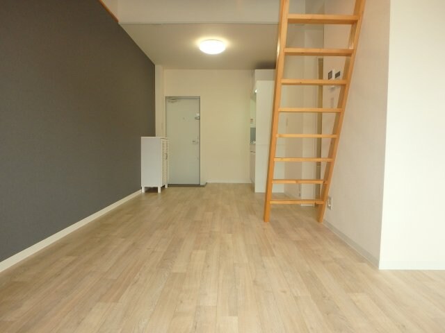 松島　クレストウッド　1R+ロフト　洋室 クレストウッド