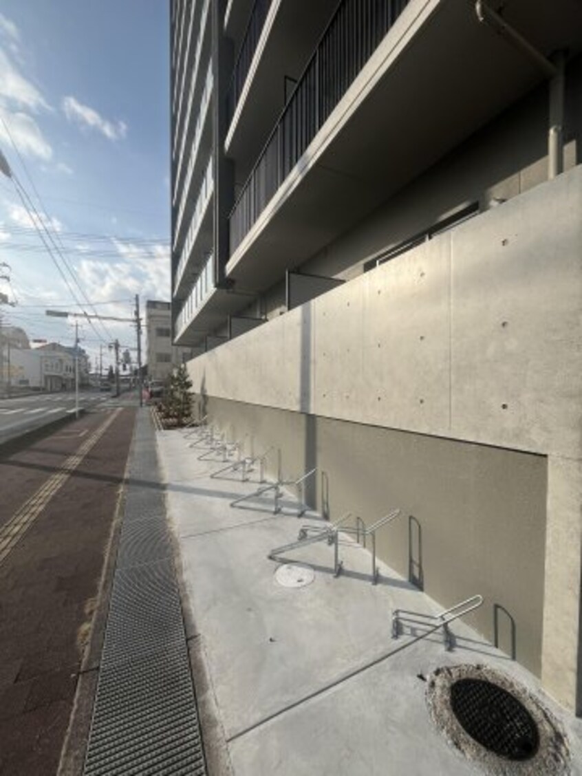 毎日通るエントランスはこのようになっています S place bld.