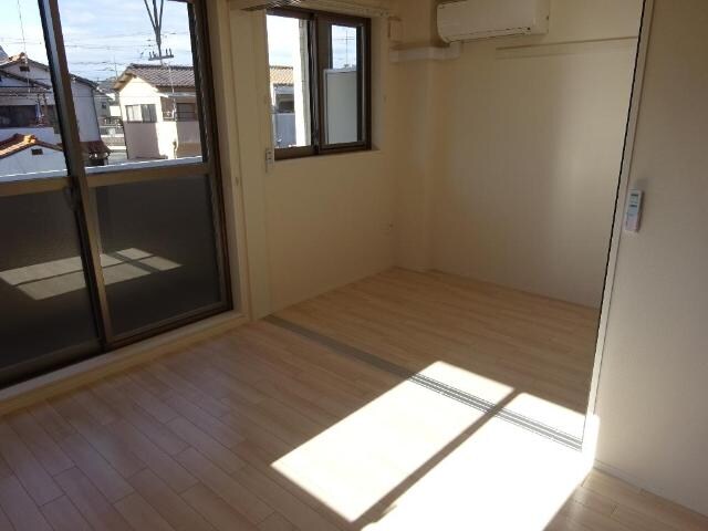 リビング サクラヒルズ