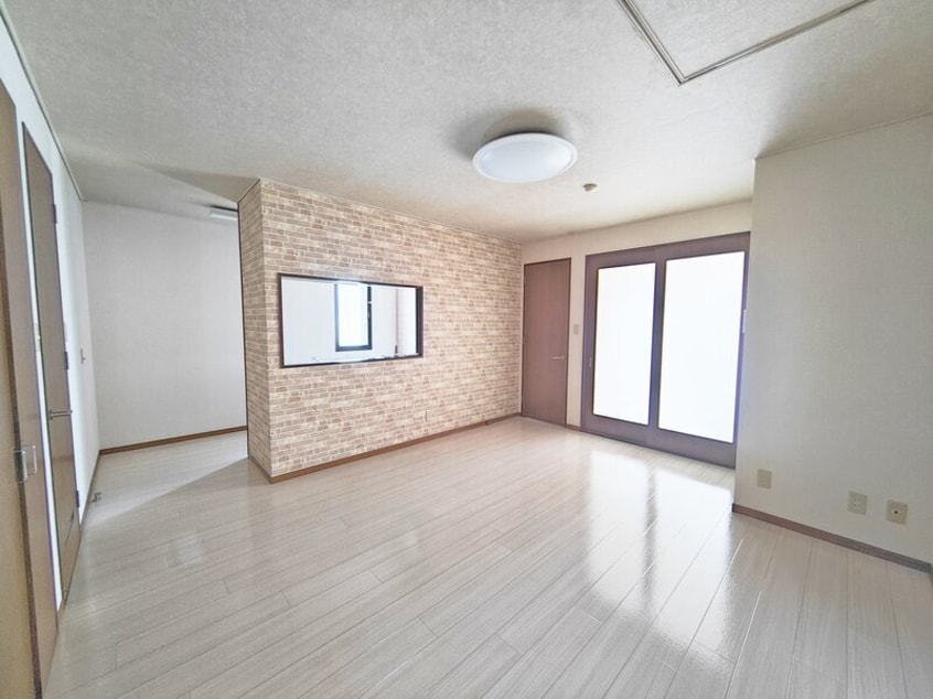  オノ・フラッツ