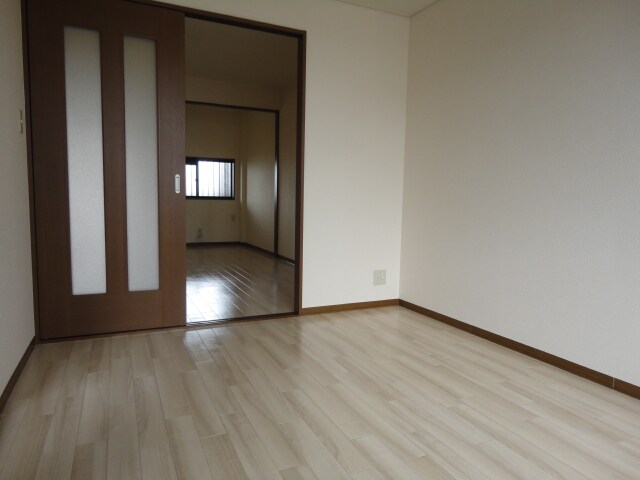 洋室からリビング ロイヤルハイツ６９２