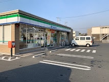 ファミリーマート 倉敷宮前店(コンビニ)まで126m レオパレスアムールⅡ