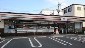 セブンイレブン 高梁市役所前店(コンビニ)まで1904m レオパレスＫｙｏｋｕｓｕｉ