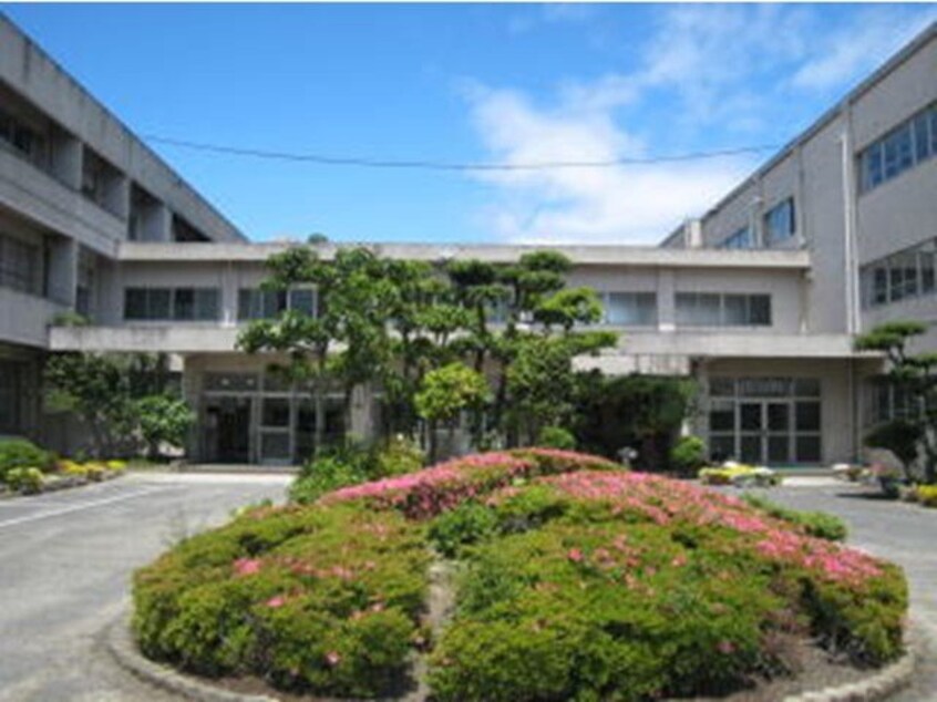 乙島小学校まで1500m リブロン倉敷