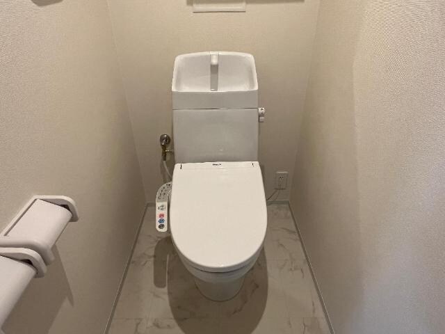 シャワー付トイレ 山陽本線（中国）/倉敷駅 バス8分西中学校前下車:停歩5分 2階 築2年