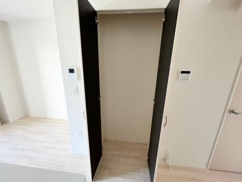 リビング収納 山陽本線（中国）/岡山駅 バス31分砂場十字路下車:停歩8分 1階 築3年