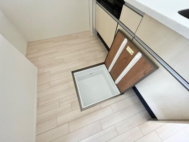 床下収納 山陽本線（中国）/岡山駅 バス31分砂場十字路下車:停歩8分 1階 築3年