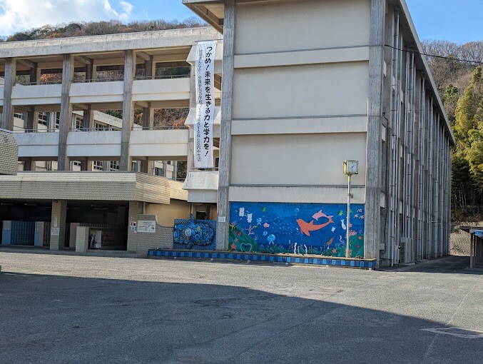 玉野市立荘内中学校(中学校/中等教育学校)まで4331m 宇野線<宇野みなと線>/常山駅 徒歩91分 1階 築16年