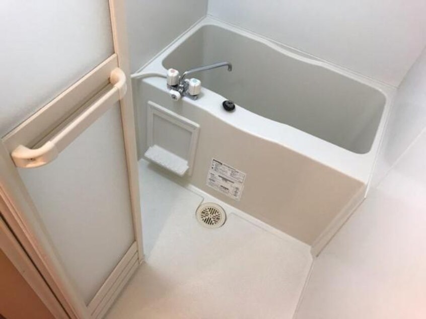 バス／シャワールーム等 山陽本線（中国）/倉敷駅 バス13分小溝下車:停歩15分 1階 築17年