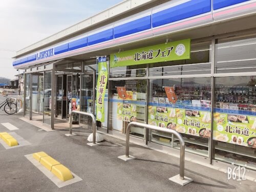 ローソン 総社黒尾店(コンビニ)まで601m 吉備線<桃太郎線>/服部駅 徒歩4分 2階 築28年