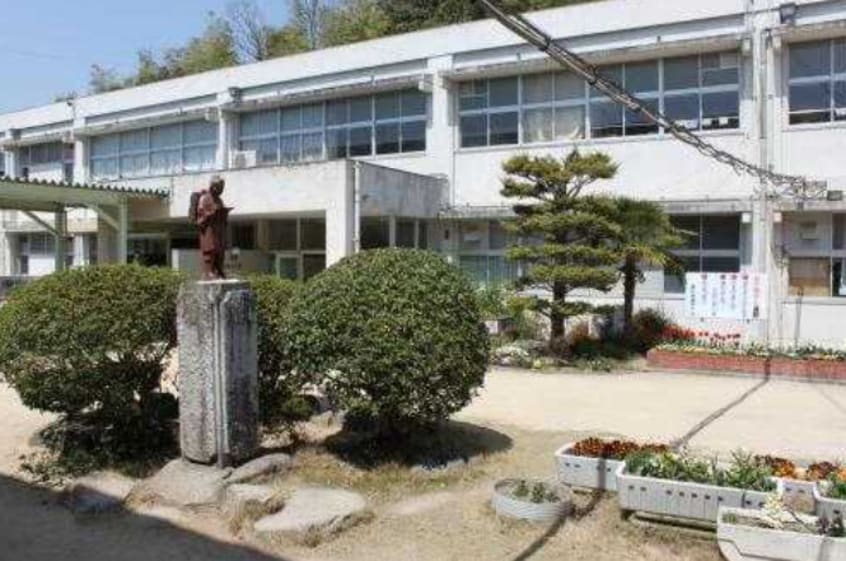 倉敷市立薗小学校(小学校)まで2648m 井原鉄道井原線/吉備真備駅 徒歩8分 1階 築6年