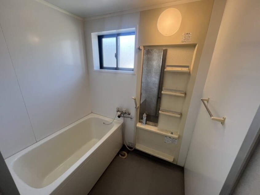  山陽本線（中国）/新倉敷駅 徒歩65分 1階 築52年