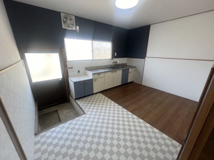  山陽本線（中国）/新倉敷駅 徒歩65分 1階 築52年