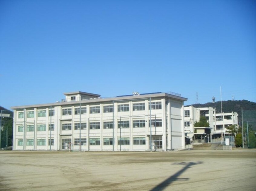 倉敷市立 倉敷翔南高等学校(高等学校/高等専門学校)まで4716m 瀬戸大橋線/上の町駅 徒歩44分 2階 築31年