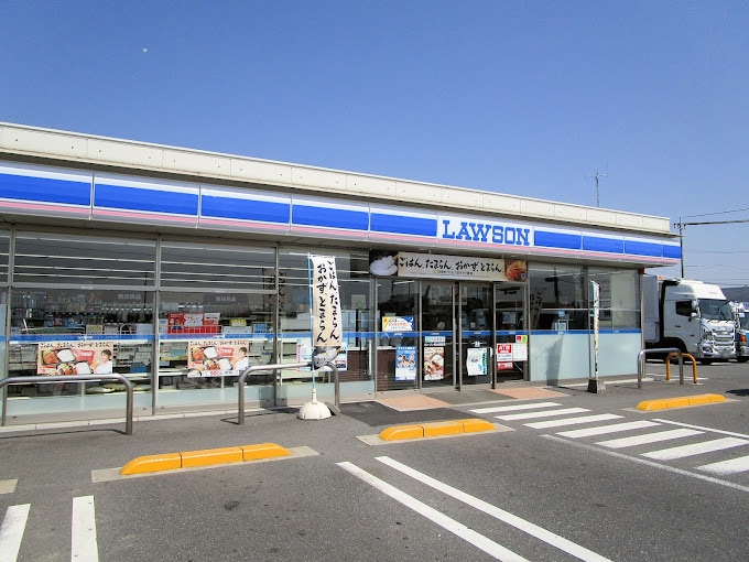 ローソン 岡山興除店(コンビニ)まで2365m 瀬戸大橋線/茶屋町駅 徒歩9分 1階 築30年