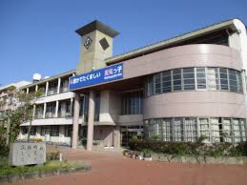 里庄町立里庄東小学校(小学校)まで1659m 山陽本線（中国）/鴨方駅 徒歩27分 1階 築15年