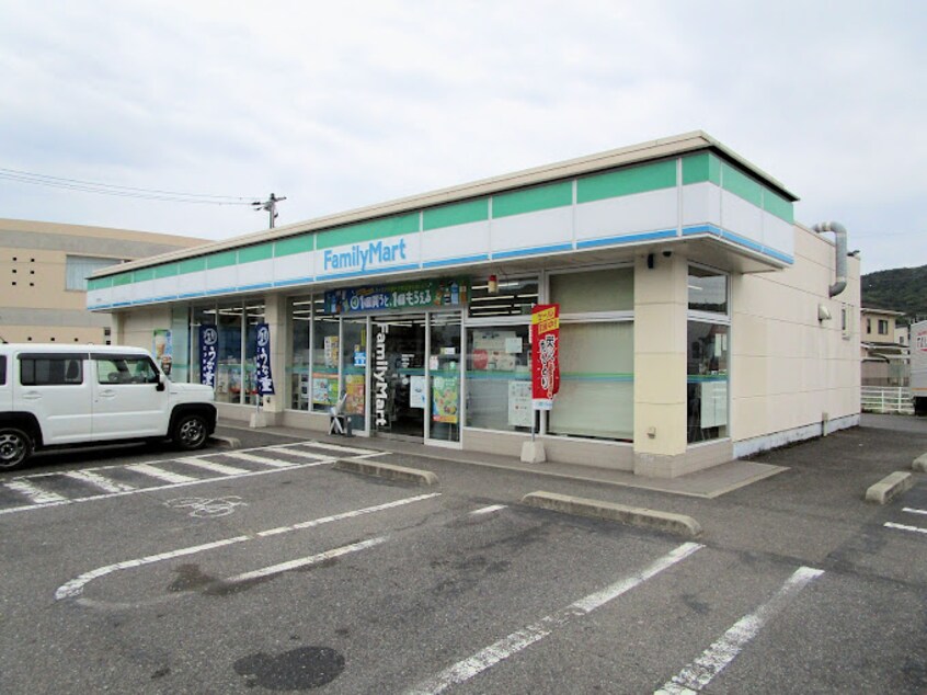 ファミリーマート 倉敷林店(コンビニ)まで1238m 瀬戸大橋線/木見駅 徒歩28分 1階 築55年